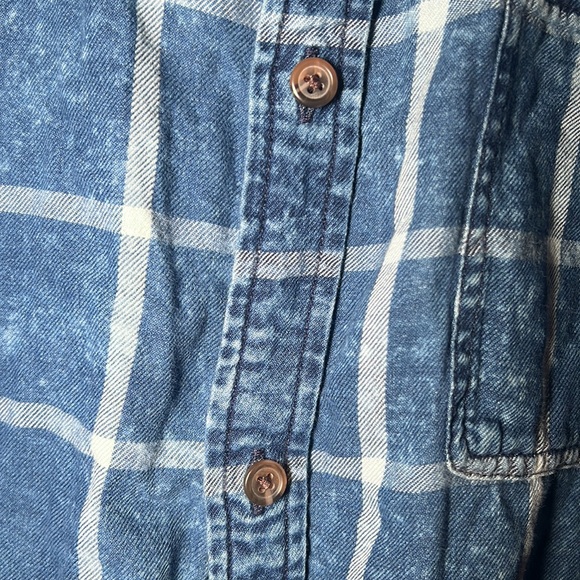 MENS DISTRESSED DENIM BUTTON DOWN SHIRT - Picture 4 of 5